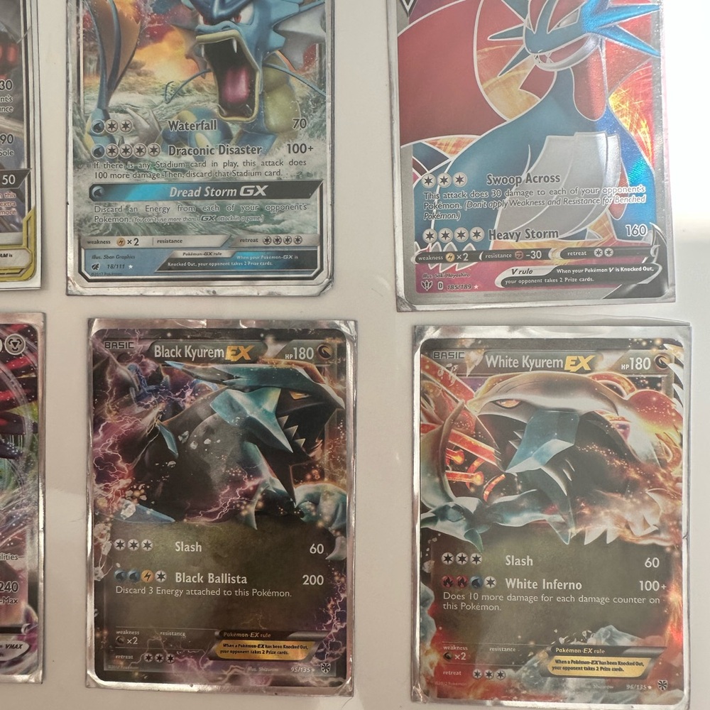 Pokemon Trading Card Collection with Multicolor Designs - Picture 4 of 8